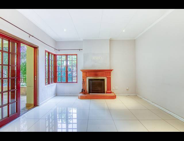 4 BEDROOM FREEHOLD TO LET IN LONEHILL